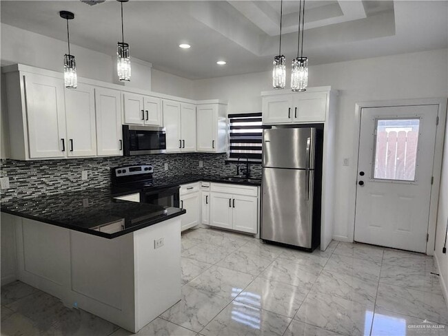 Building Photo - 1006 N Woodson Ave