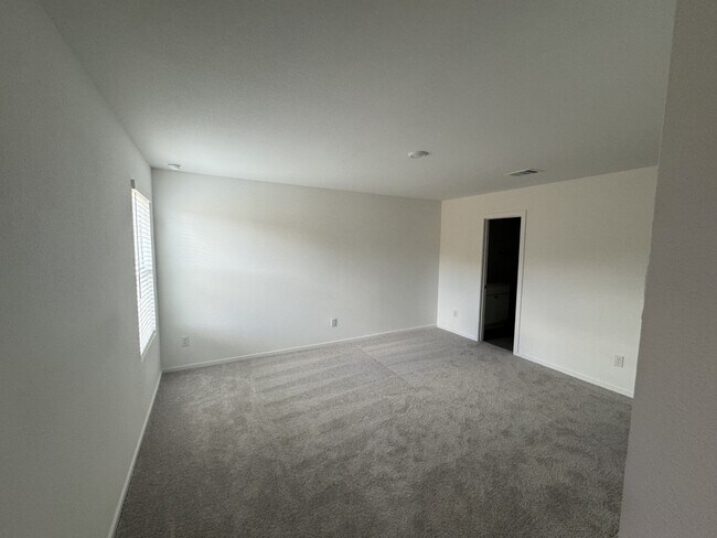 Building Photo - 335 Ice Shr Trl