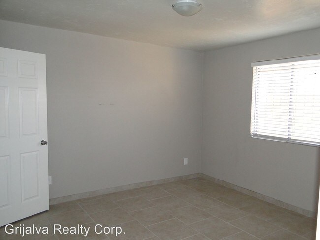 Building Photo - 2 br, 1 bath Apartment - 1245 E. 25th St.