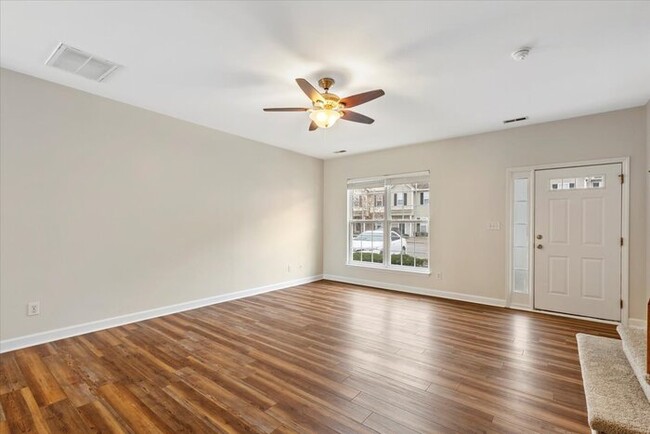 Foto del edificio - NE Raleigh Townhome For Rent