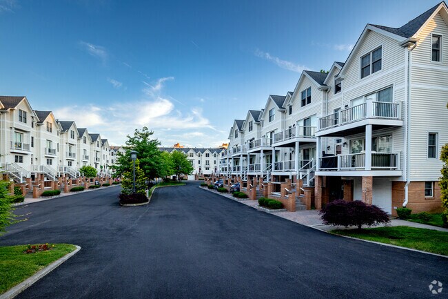 Building Photo - 168-06 Powells Cove Blvd