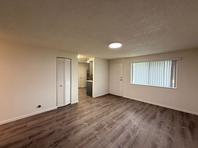 Building Photo - Thurston Charmer