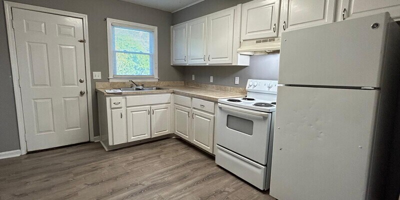 Primary Photo - 620 N College Dr