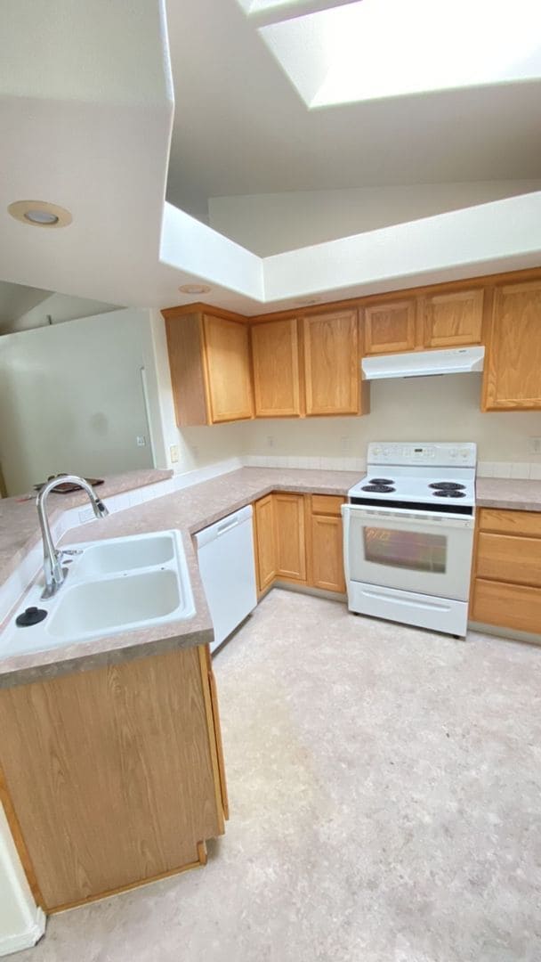Building Photo - Adorable Home In Whispering Pines