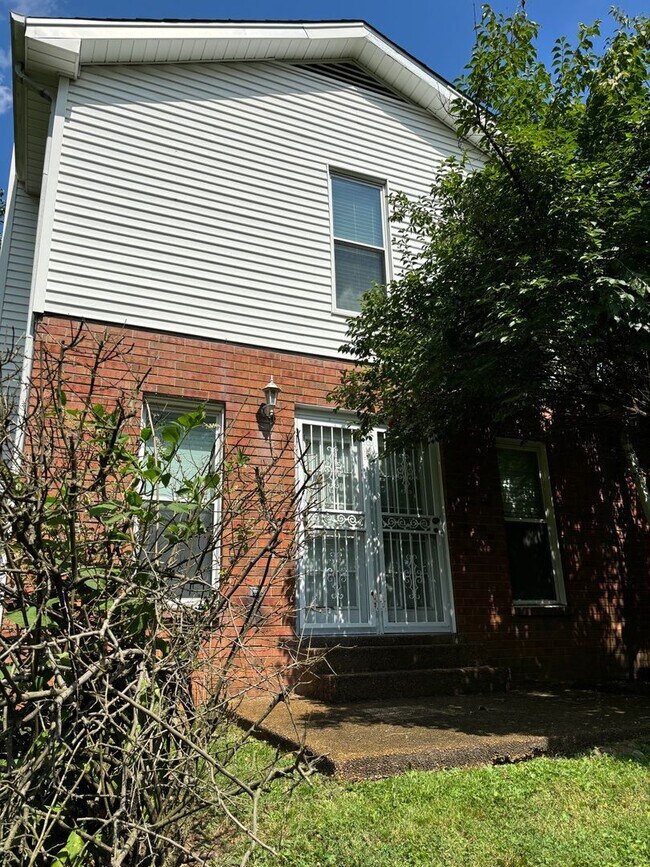 Building Photo - 241 Macfie Dr