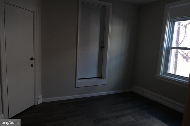 Building Photo - 430 W Chew Ave