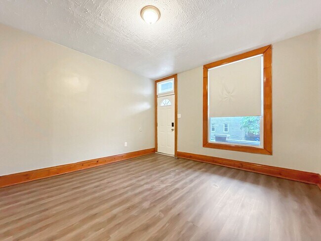 Foto del edificio - 3BR Baltimore Rowhome with Central Air & In-Unit Laundry