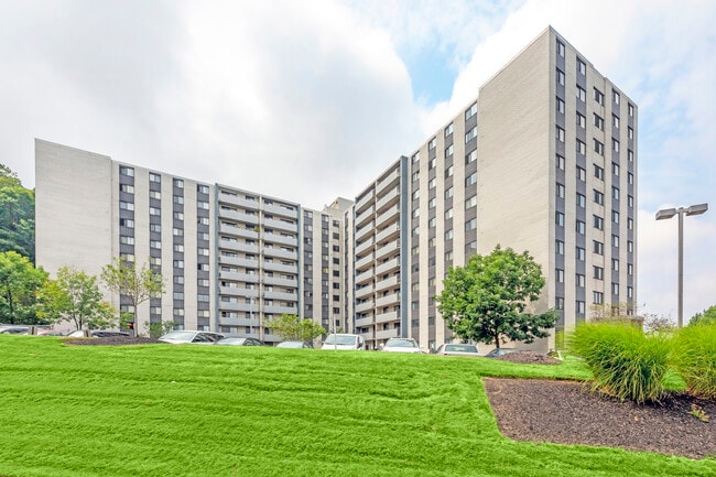 Building Photo - Euclid Hill Villa