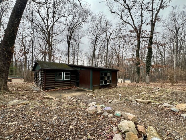 Foto del edificio - 2 bed/1 bath Cabin in Harpers Ferry!