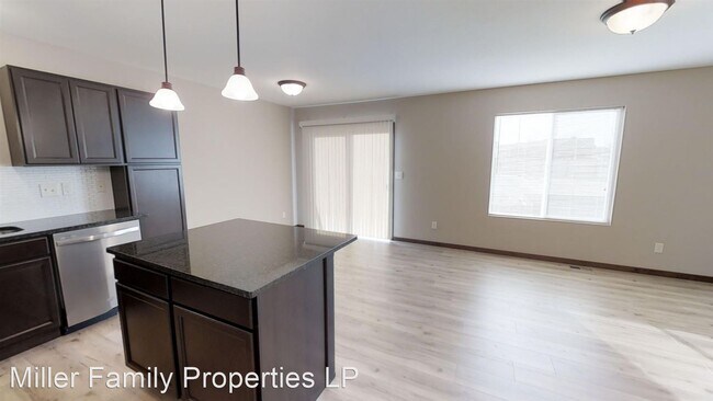 Building Photo - 4 br, 3.5 bath House - 711 Deer Haven