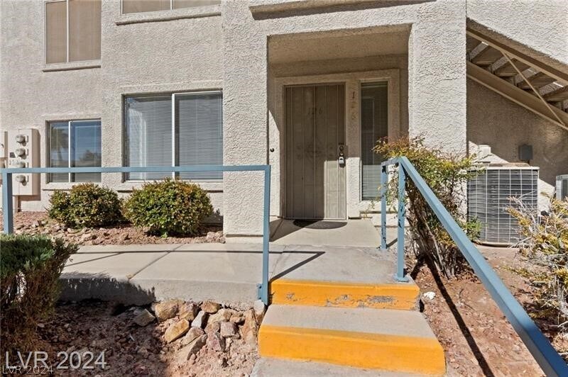 Primary Photo - 3425 E Russell Rd