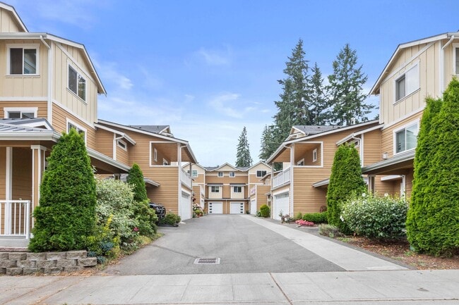 Building Photo - 4Bd/3.5Ba Mountlake Terrace Townhouse