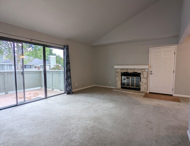 Building Photo - 202 Compton Cir