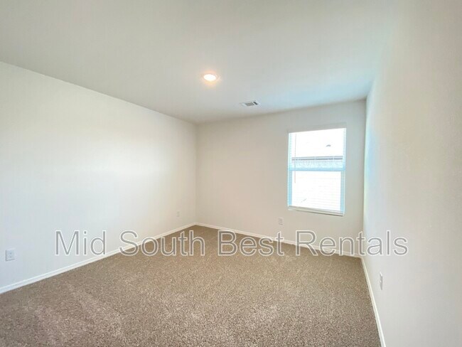 Foto del edificio - 52 Kelton Ln