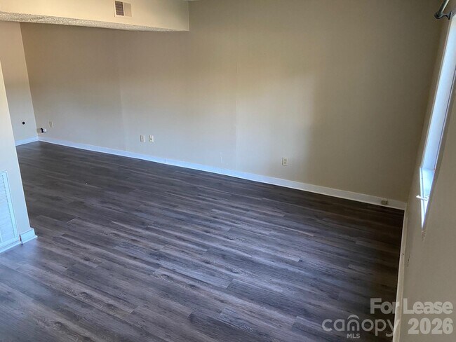 Foto del edificio - 1260 Fieldstone Rd
