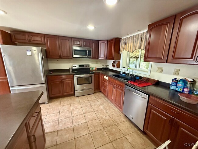 Foto del edificio - 379 Pawling St