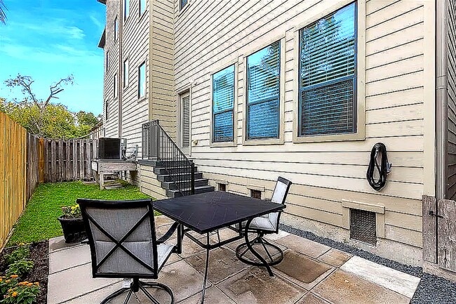 Building Photo - 5525 Kiam St