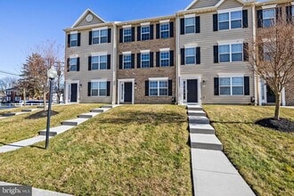 Building Photo - 23 Mustang Dr