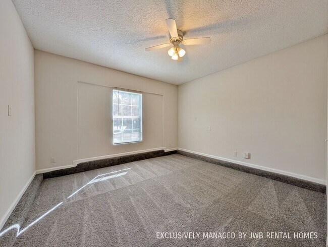 Building Photo - 488 Arlington Rd N