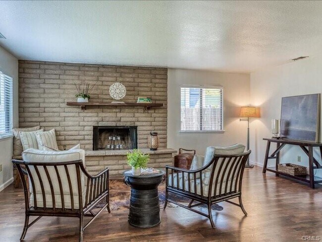 Foto del edificio - Spacious 3-Bedroom by Meadow Park with Lar...