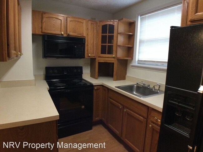 Foto del edificio - 4 br, 4 bath House - 102 Polk Street