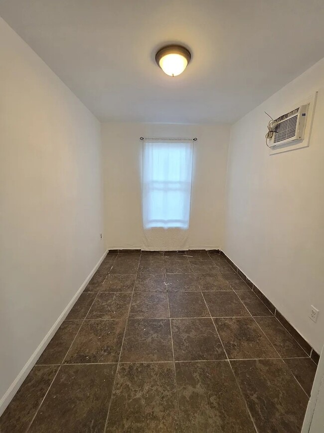 Building Photo - 282 Weed Ave