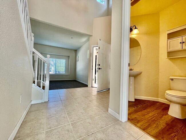 Building Photo - Beautiful Home Located in Desirable Rose G...