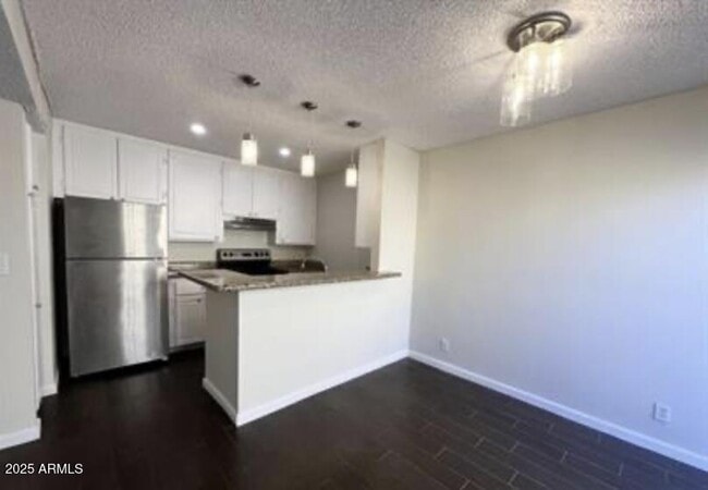 Foto del edificio - 8055 E Thomas Rd