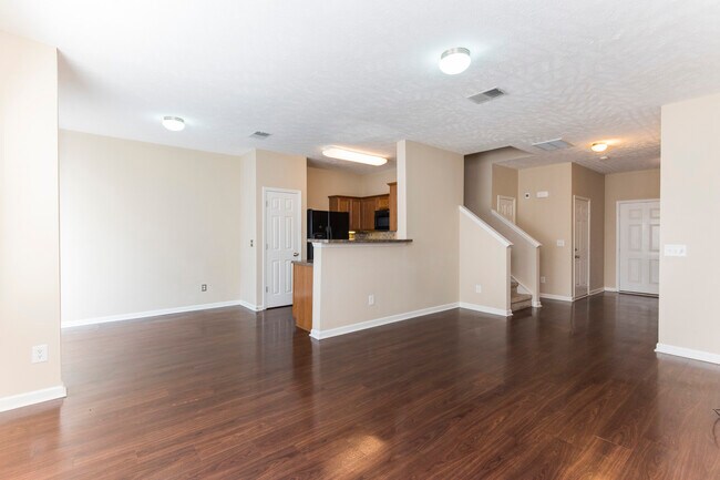 Sala de estar y comedor abiertos - 8725 Ambonnay Dr