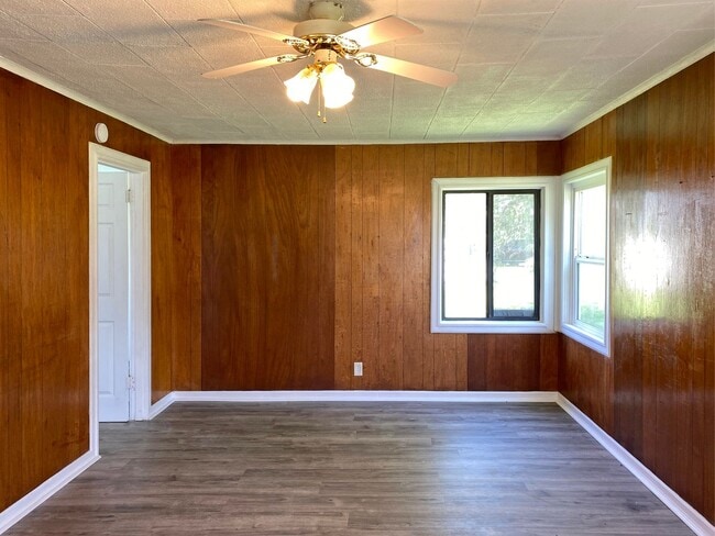 Building Photo - Darling One Bedroom House in the Heart of ...