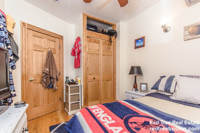 Foto del edificio - 137 Charles St