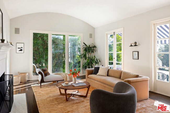 Building Photo - 2294 Alcyona Dr