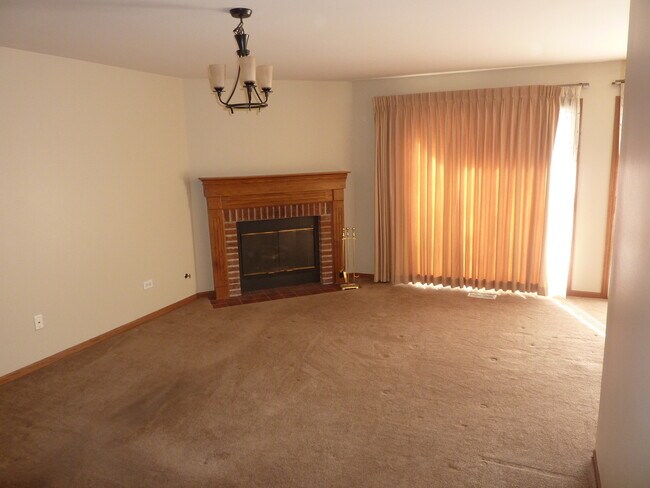 Building Photo - 2849 Meadow Ln