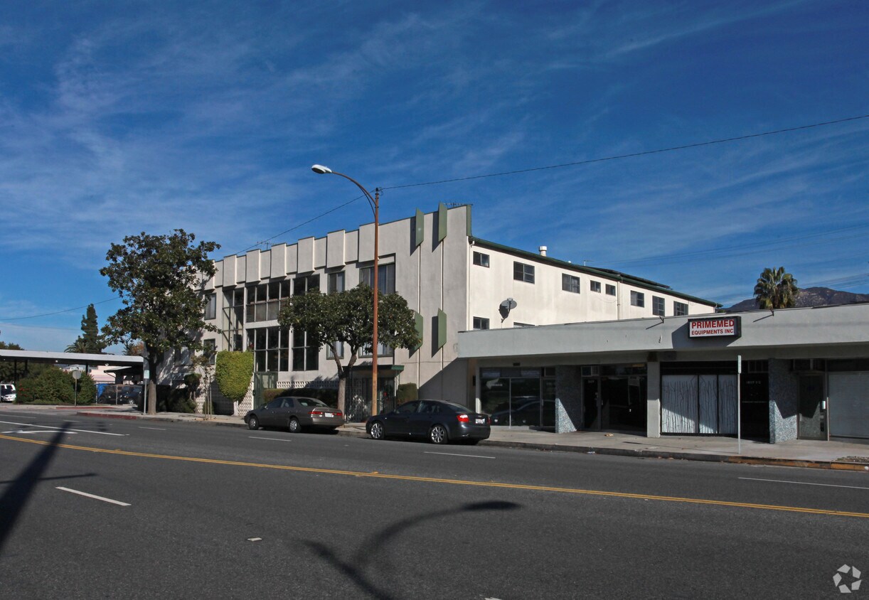 Building Photo - 1621-1623 Victory Blvd