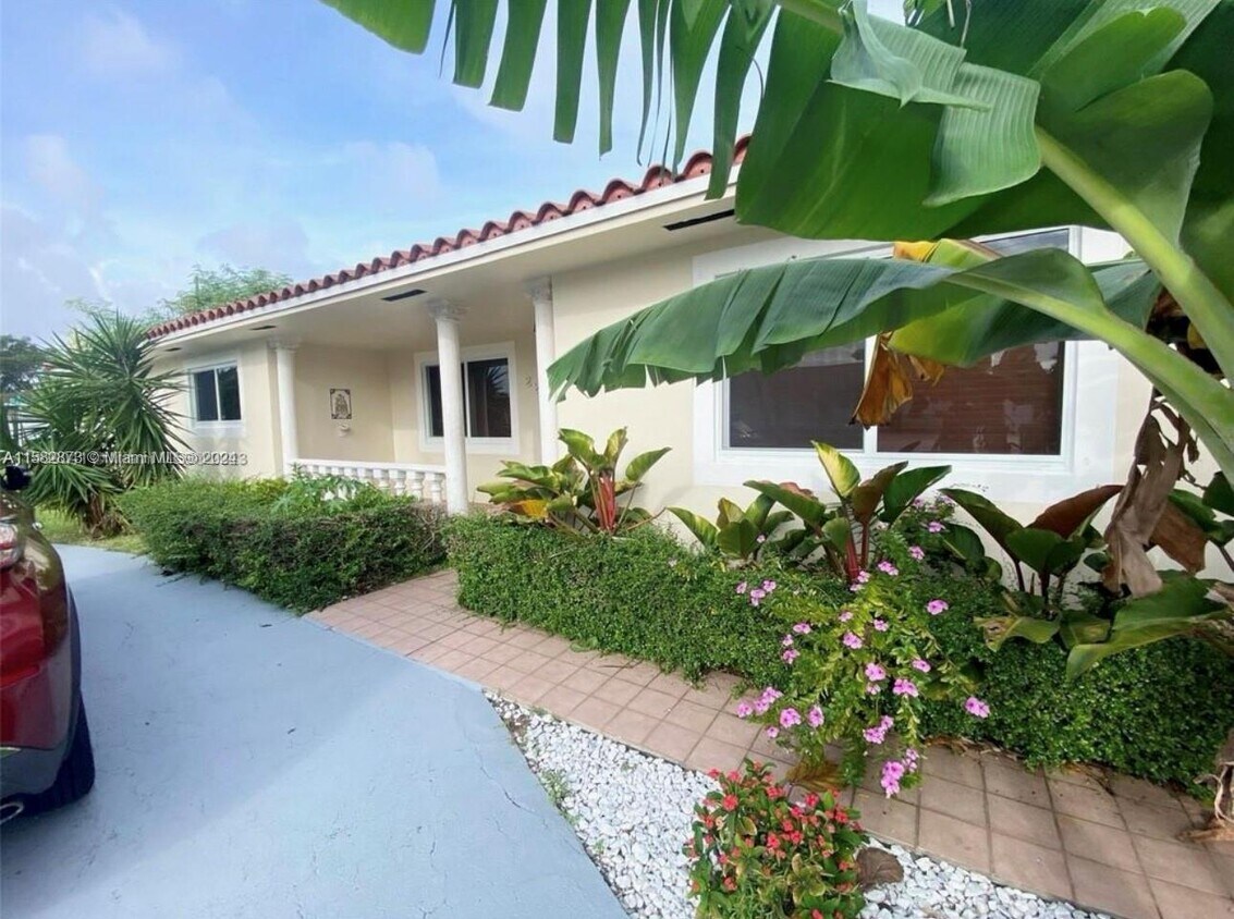 Primary Photo - 2250 SW 99th Ave