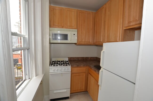 2R Kitchen - 3110 N Calvert St