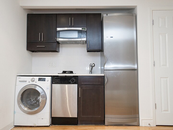 Foto principal - 335 E 10th St
