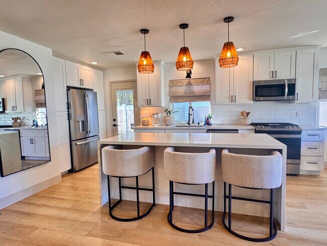 Foto del edificio - 3260 Geddes Dr