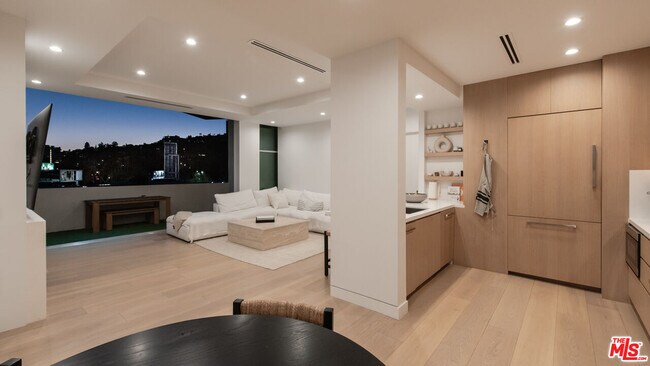 Building Photo - 1155 N La Cienega Blvd