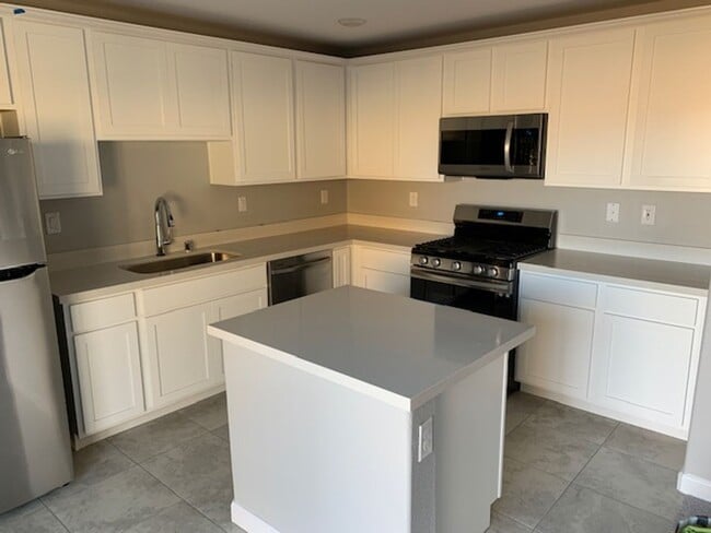 Building Photo - 3 Bedroom Townhouse in QUAIL PARK AT CADENCE!