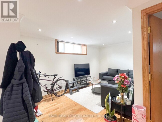 Photo du bâtiment - 18 Rivercrest Rd