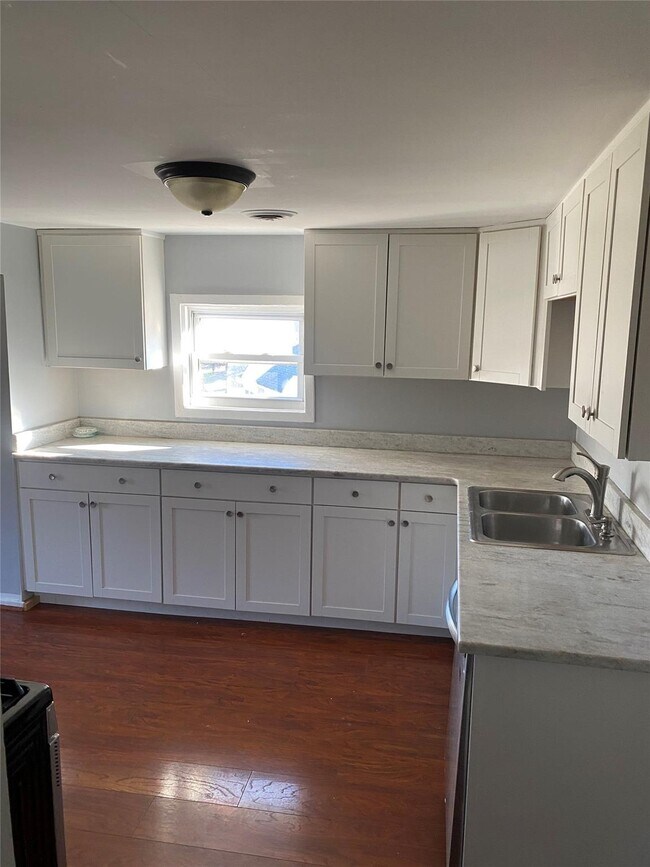 Building Photo - 51 Cherry Ave