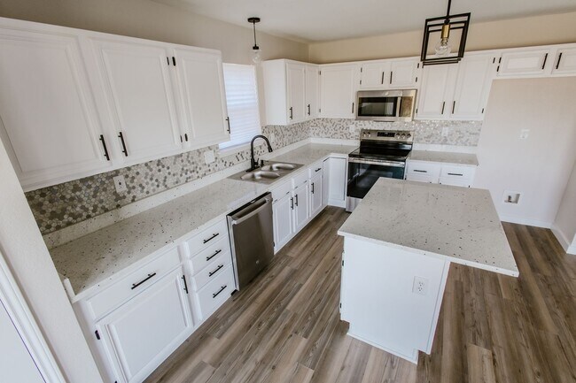 Foto del edificio - 5114 Creek Valley Dr