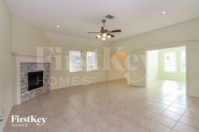 Building Photo - 23810 Via Viale Dr