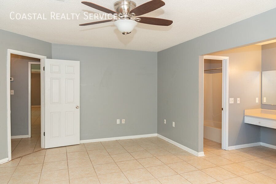 Primary Photo - 244 Live Oak Ln NW