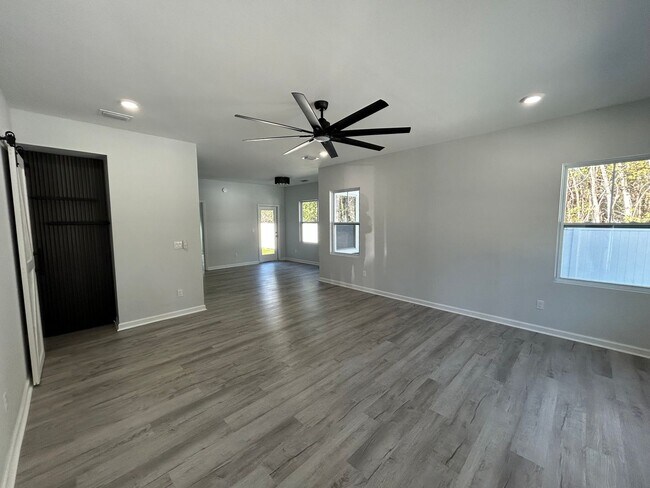 Building Photo - 2022 Trimble Rd