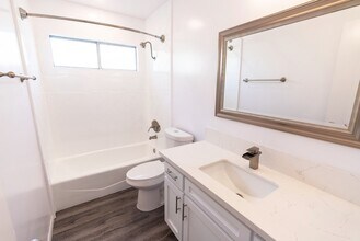 Interior Photo - 1635 North Martel Avenue