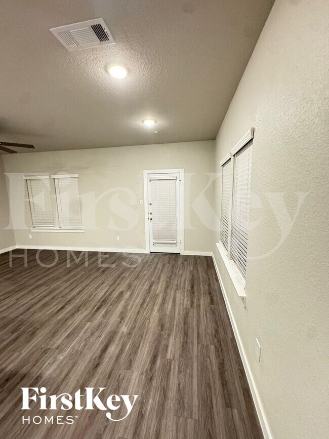 Foto del edificio - 18338 W Centro Cir