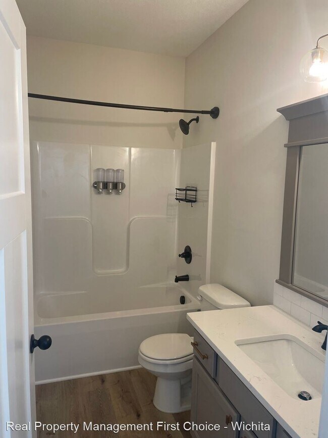 Building Photo - 5 br, 3 bath House - 3110 E Shoffner St