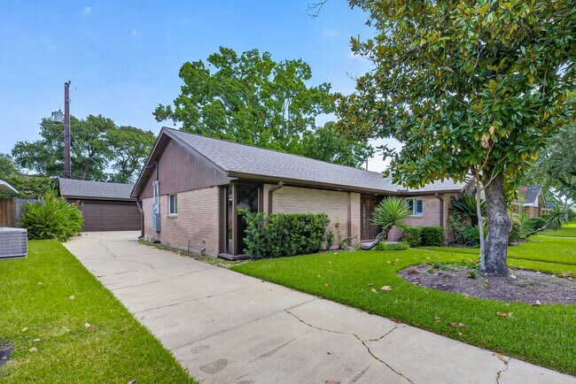 Building Photo - 5830 Yarwell Dr